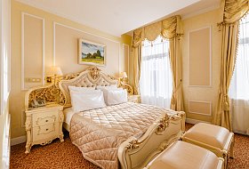 Presidential Suite (City Hall view)