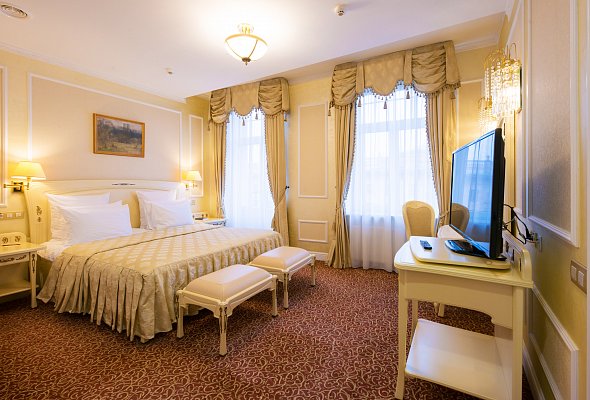 Business Suite (City Hall view)