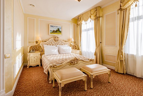 Presidential Suite (City Hall view)