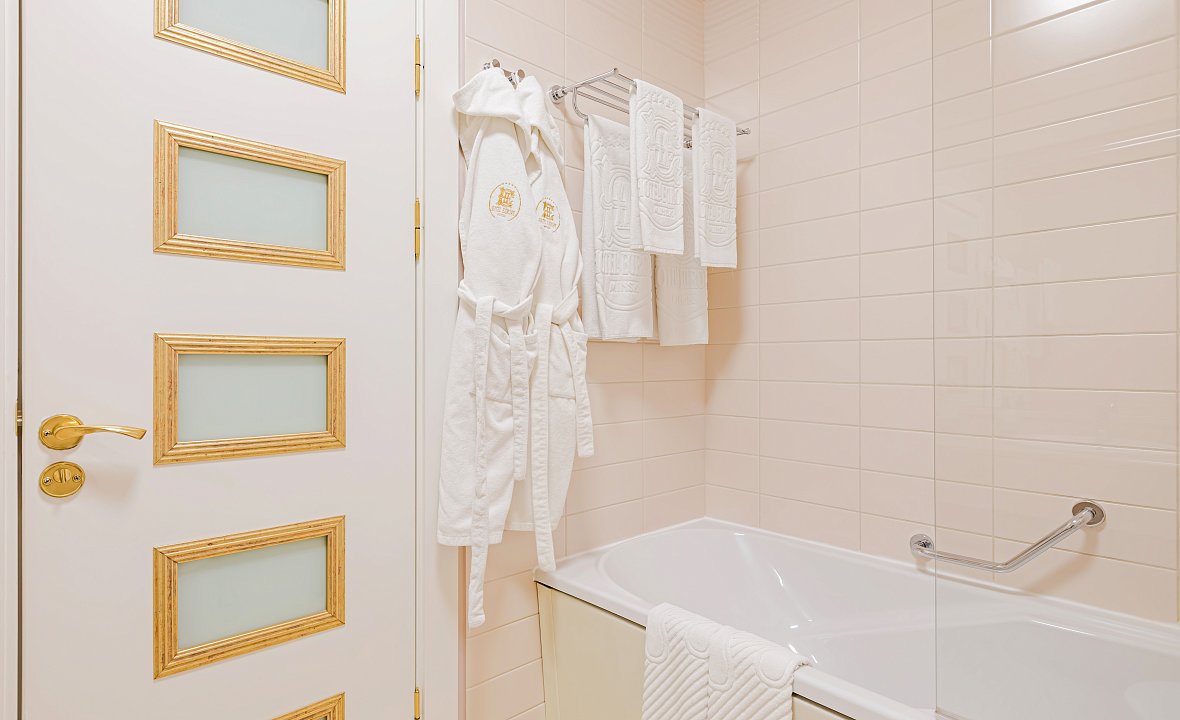 Junior Suite 8